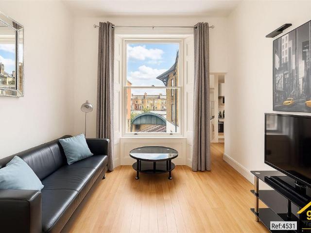 Ladbroke Cr, Notting Hill, W11 2 bed flat to rent £2,995 pcm £691 pw