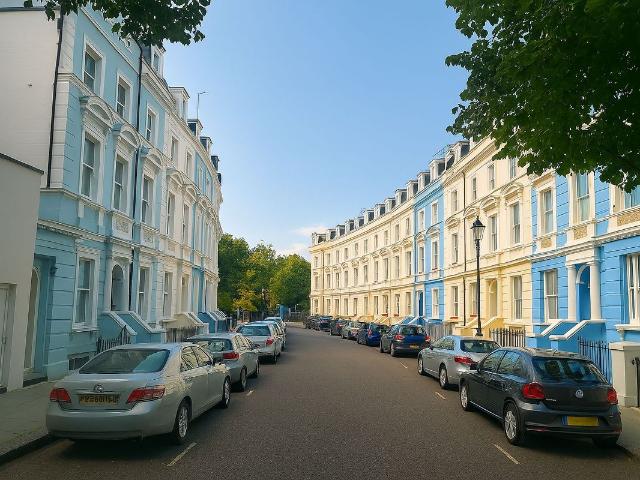 Ladbroke Crescent, Notting Hill, London W11, 2 bed flat to rent, £2,900 pcm | PrimeLocation
