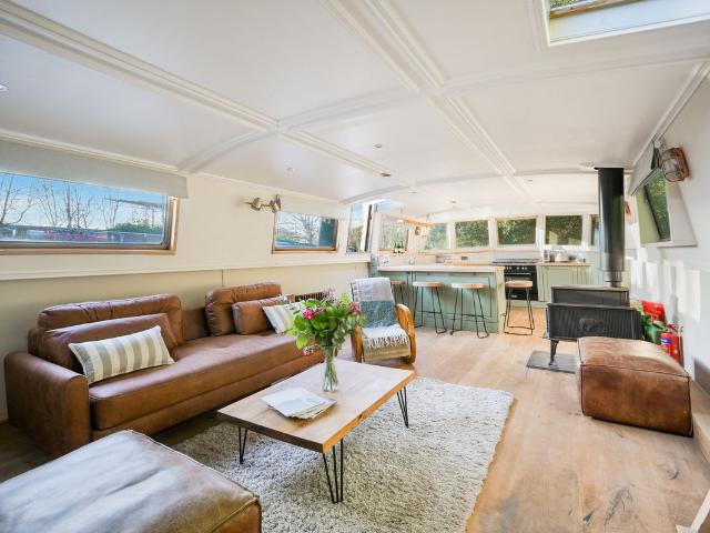Ladbroke Grove, Kensal Rise W10, 1 bed houseboat to rent, £2,695 pcm | PrimeLocation