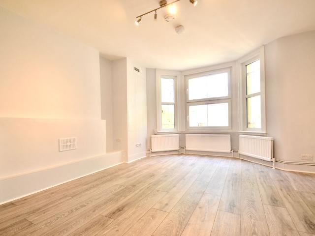 Ladbroke Grove, London W10, Studio to rent, £1,538 pcm | PrimeLocation
