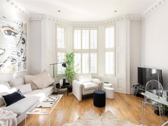 Ladbroke Grove, London, W10 1 bed apartment to rent £3,358 pcm £775 pw