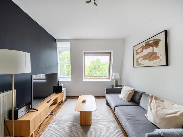 Ladbroke Grove, London, W10 1 bed flat to rent £2,483 pcm £573 pw