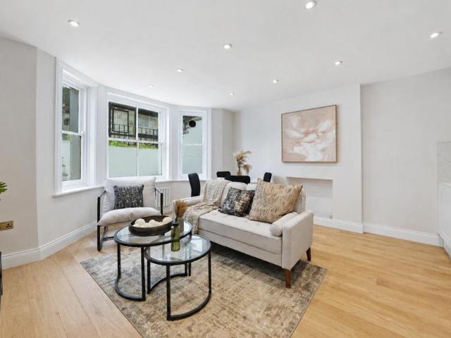 Ladbroke Grove, London, W10 2 bed terraced house to rent £3,750 pcm £865 pw