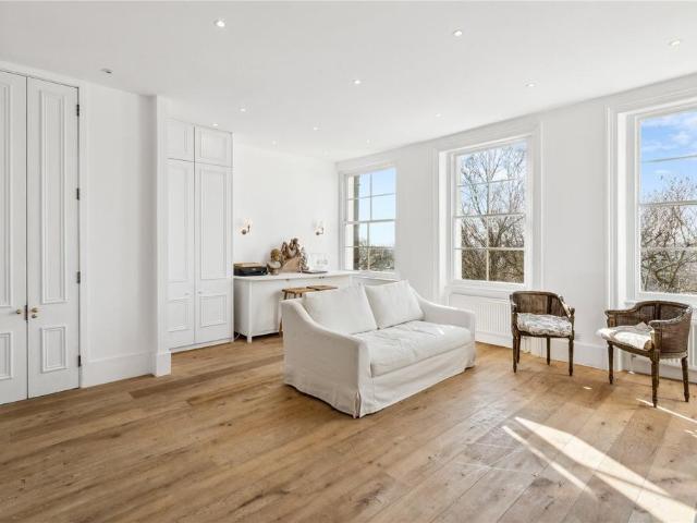 Ladbroke Grove, London, W11 2 bed apartment to rent £4,311 pcm £995 pw