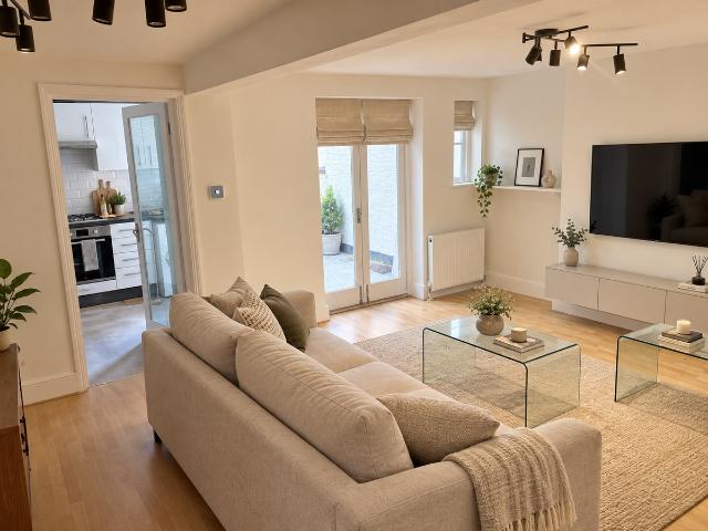 Ladbroke Grove Portobello, London W10, 1 bed flat to rent, £2,300 pcm | PrimeLocation