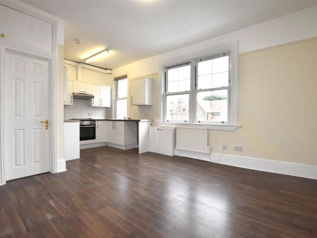 Ladbroke Road, Redhill, Surrey RH1, 1 bed flat to rent, £1,250 pcm | PrimeLocation