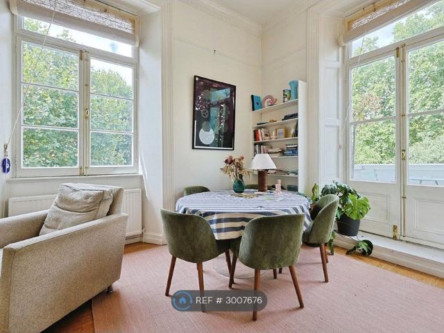 Ladbroke Square, London W11, 1 bed flat to rent, £3,750 pcm | PrimeLocation