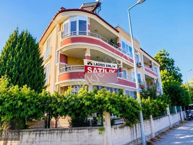 Ladies Emlak'tan Arakat 3+1 Kapalı Mutfak Daire