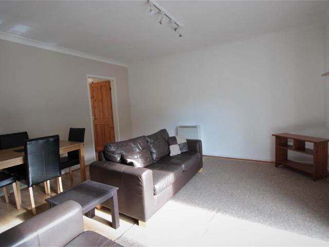 Ladies Spring Grove, Sheffield S17, 2 bed flat to rent, £825 pcm | PrimeLocation