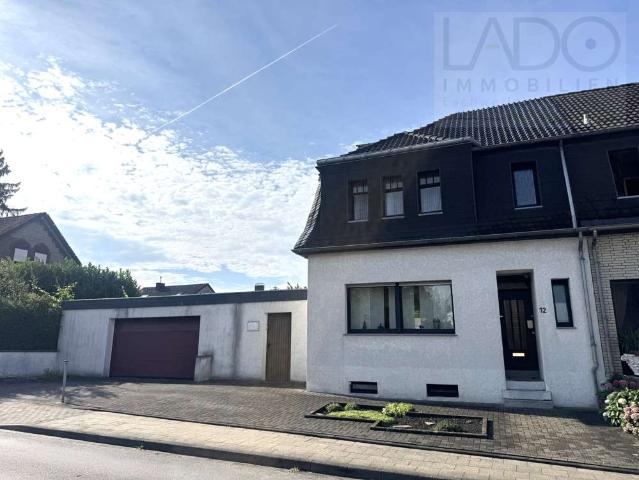 LADO bietet: Altbau EFH mit geräumiger Garage und Garten. !