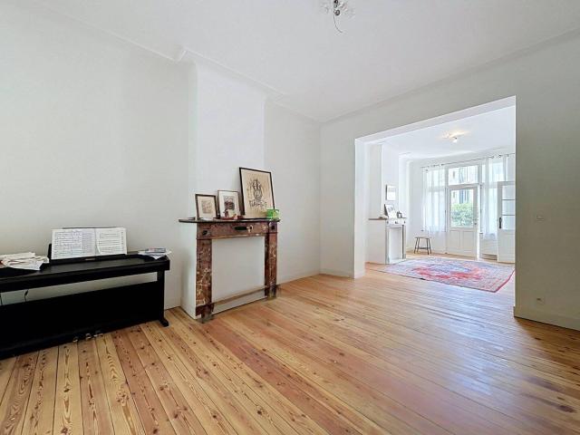 Laeken: 1 bedroom apartment + office/walk in closet 99m²
