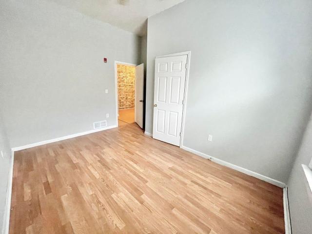 Lafayette Place 1 Bedroom Apartment for Rent at 1718 E Lafayette Pl, Milwaukee, WI 53202 Lower East Side