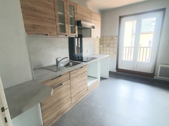 LAGUIOLE CENTRE APPARTEMENT AVEC PARKING INTERIEUR