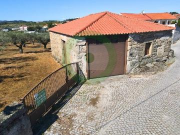 Lagar de azeite e armazém situados em Ervideira