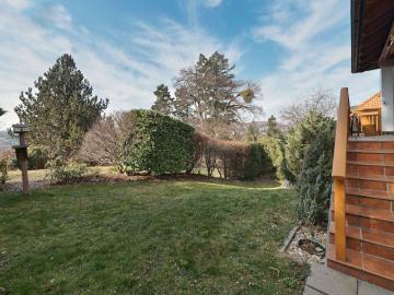 Ab ins kühle Nass: Bungalow mit Pool und zusätzlichem Baugrundstück am Schafberg mit Entwicklungspotenzial