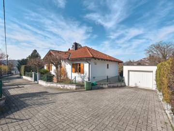 LAGE AM SCHAFBERG Bungalow mit Garten und einem zusätzlichen Baugrundstück mit Entwicklungspotenzial!