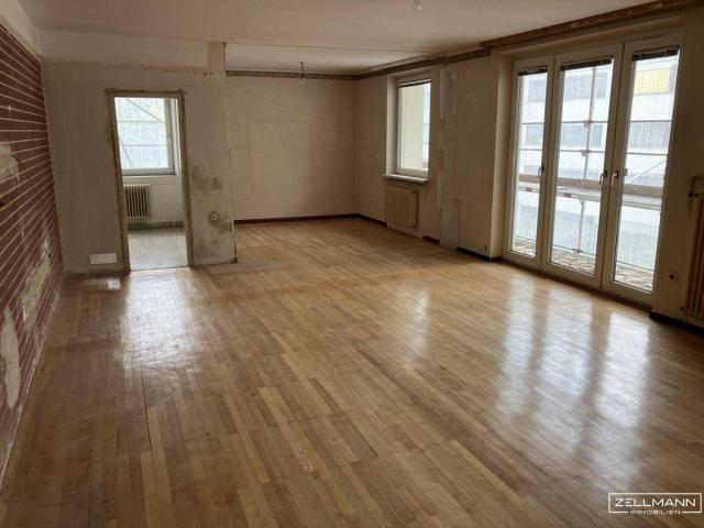 LAGE LAGE Am Himmelhof renovierungsbedürftige Großwohnung | ZELLMANN IMMOBILIEN