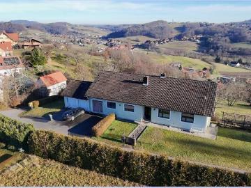 Lage Lage Lage! Geräumiges Wohnhaus mit Traumblick im südoststeirischen Hügelland. Großzügig, sonnig