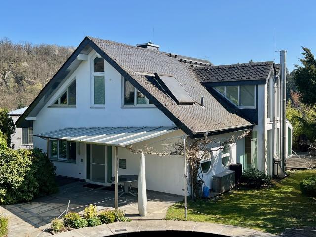 Lage, Lage, Lage Luxuriöse Villa mit Einliegerwohnung in sehr guter Wohnlage