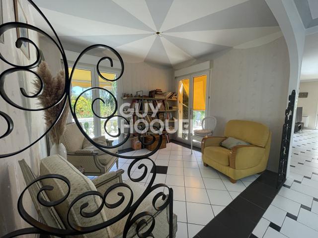 L'agence Guy Hoquet de Lessay vous invite à découvrir cette. 138m² Pirou