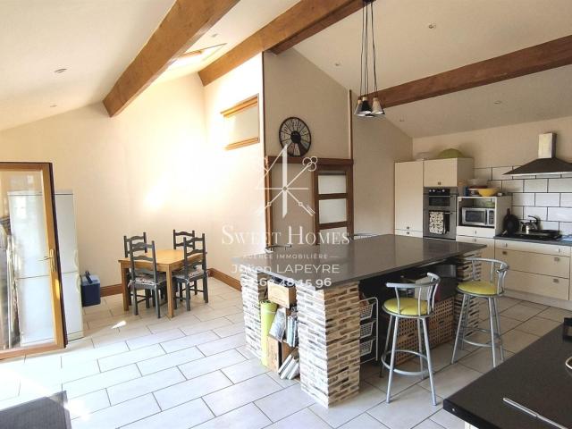 L'agence 4 Sweet Homes vous propose en Exclusivité cette mai. 155m² Lussac