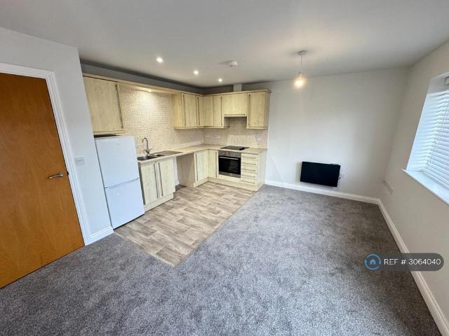 Lagentium Plaza, Castleford, WF10 2 bed flat to rent £795 pcm £183 pw