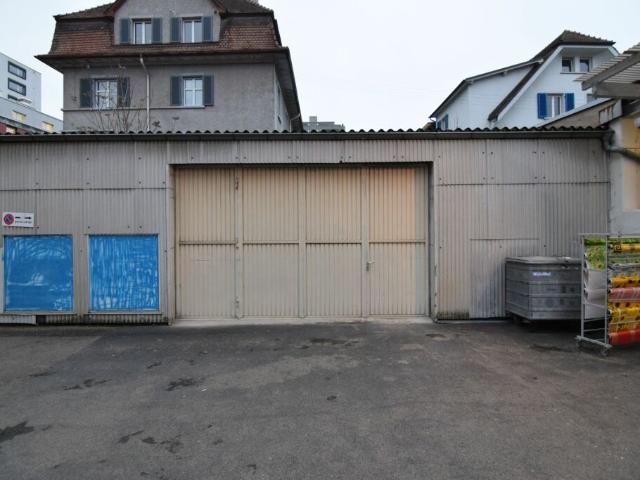 Lagerhalle im Zentrum von Neuhausen