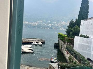 LAGLIO TRILOCALE CON ACCESSO AL LAGO DAL GIARDINO