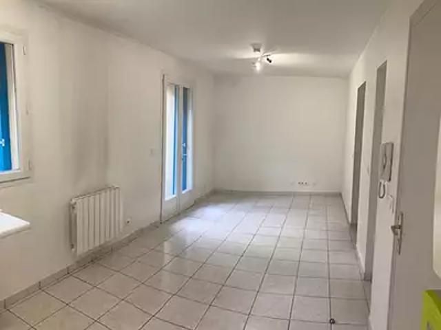 Lagny sur Marne 77400 Location appartement 2 pièces t2 au dernier étage terrasse