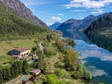 Lago d’Idro, storie del passato in antico casale alpino 840m² Idro