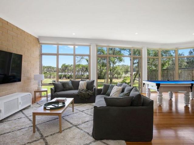 Lagoon Front Retreat in the Heart of Wamberal