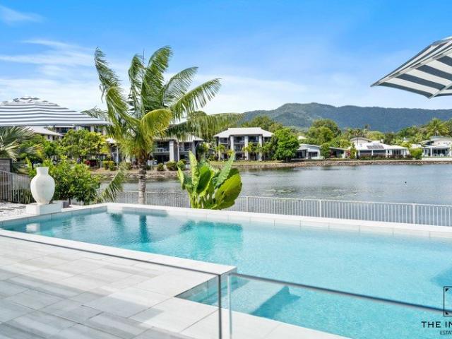 Lagoonfront Luxury || Just One Block from the Beach || Seperate studio with income potential