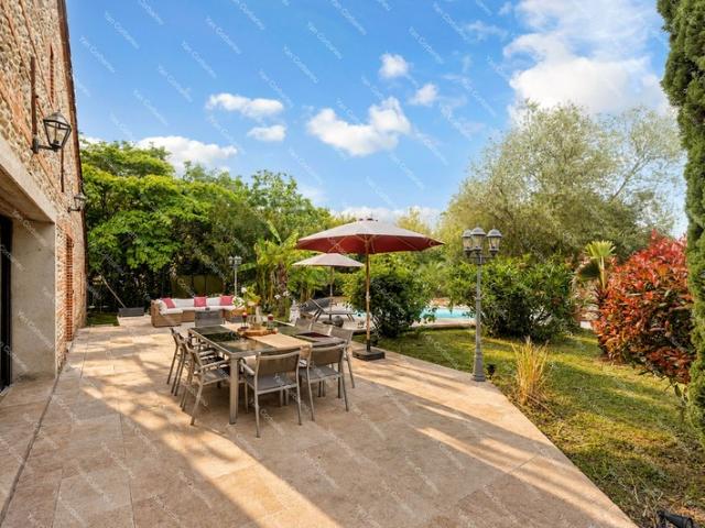 LAGRÂCE DIEU – Charmante toulousaine familiale de 215 m² avec piscine sur un terrain de 1 500 m²