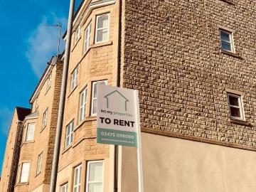 Laithe Hall Avenue, Cleckheaton BD19, 2 bed flat to rent, £600 pcm | PrimeLocation