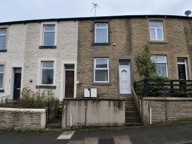 Laithe Street, Burnley BB11 2 bed terraced house to rent £575 pcm £133 pw