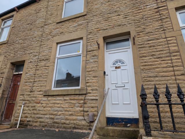 Laithe Street, Burnley BB11 2 bed terraced house to rent £575 pcm £133 pw