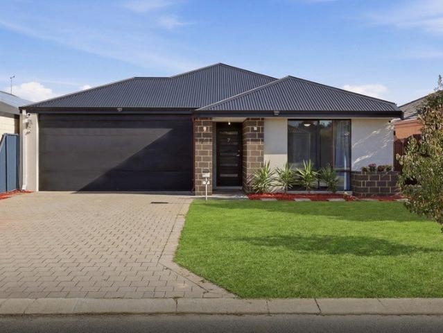 LAID BACK COMFORT WITH A POPULAR RIVERGUMS LOCATION AND EASY CARE LIVING THROUGHOUT