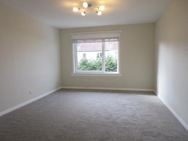 Laidon Terrace, Dundee, DD3 2 bed flat to rent £800 pcm £185 pw