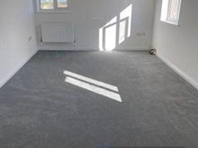 Laindon, Basildon, SS15 2 bed flat to rent £1,300 pcm £300 pw