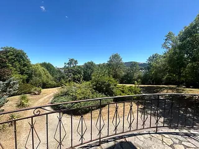 Laissac Sévérac l'Église 12310 Achat / Vente maison 7 pièces t7 au dernier étage terrasse