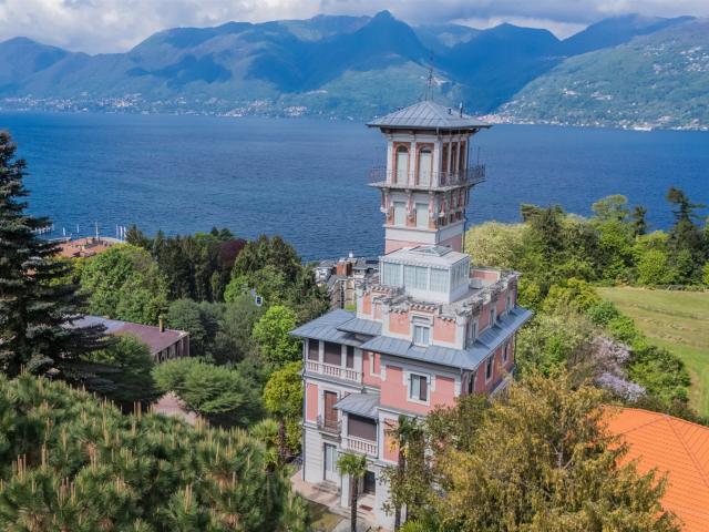 Lake Maggiore: Spectacular Villa For Sale In Luino 710m² Luino