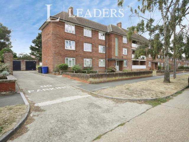 Lake Avenue, Bury St. Edmunds. 2 bed flat to rent £1,150 pcm £265 pw