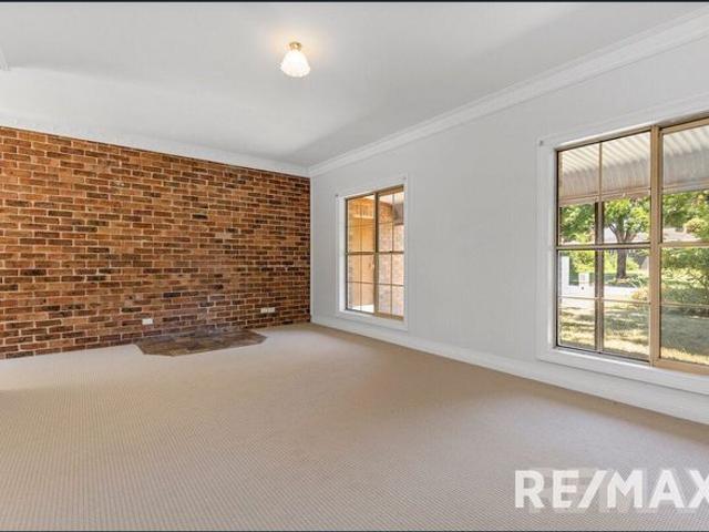 Lake Albert Family Home