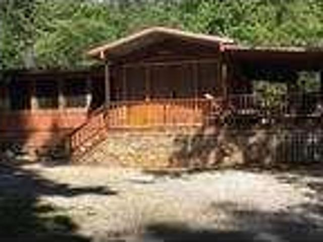 Lake Burton 2 bedrooms 2 bathrooms cabin Clarkesville