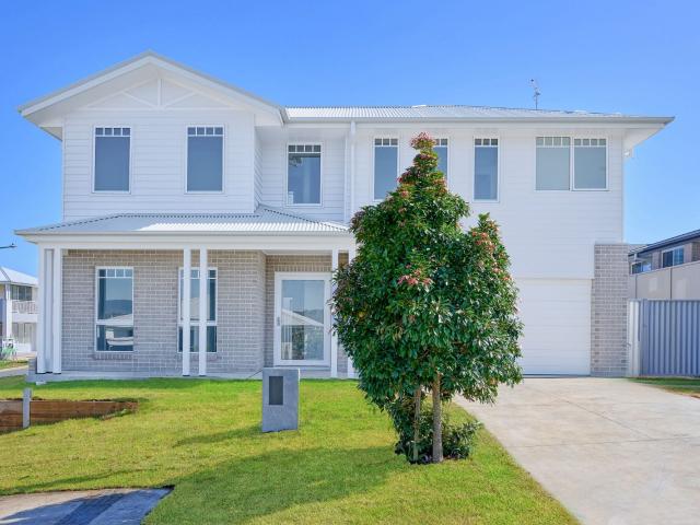 Lake Cathie, 13 Dominica Street