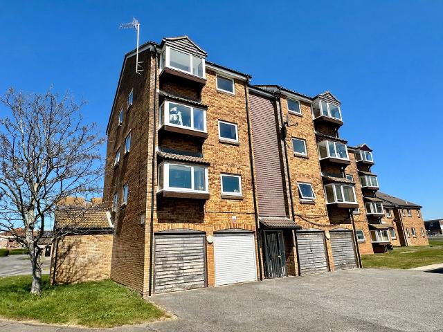 Lake Drive, Peacehaven BN10, 2 bed flat to rent, £1,150 pcm | PrimeLocation