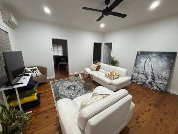 Lake House for Entertainers & Relaxation