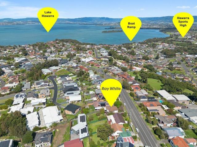 Lake Illawarra Views & Comfortable Family Living