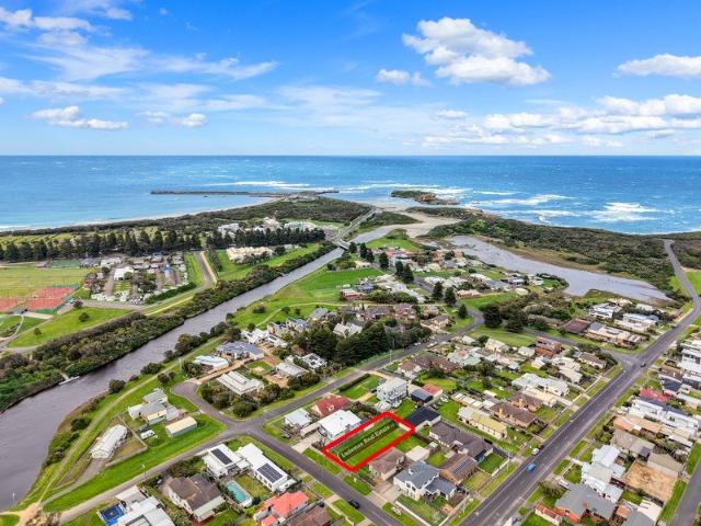Lake Pertobe, Beach & Golf course