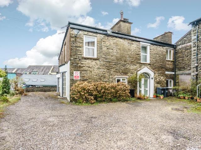 Lake Road, Bowness on Windermere. 2 bed flat to rent £995 pcm £230 pw